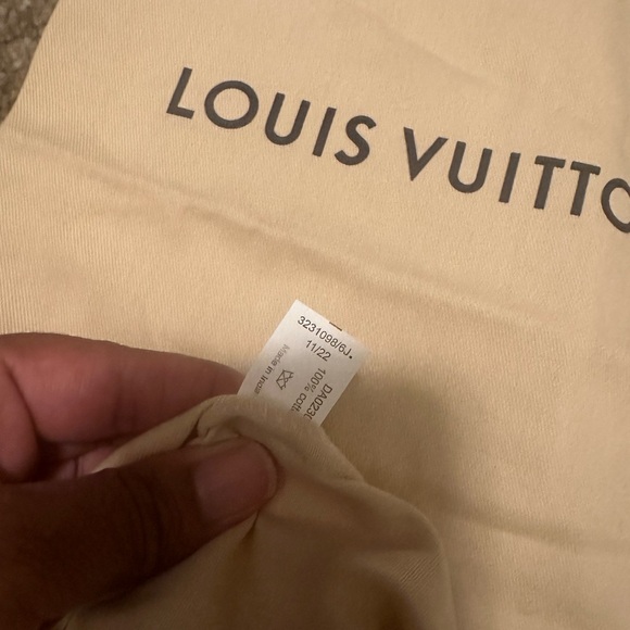 Pair of Louis Vuitton dustbags - Picture 5 of 5